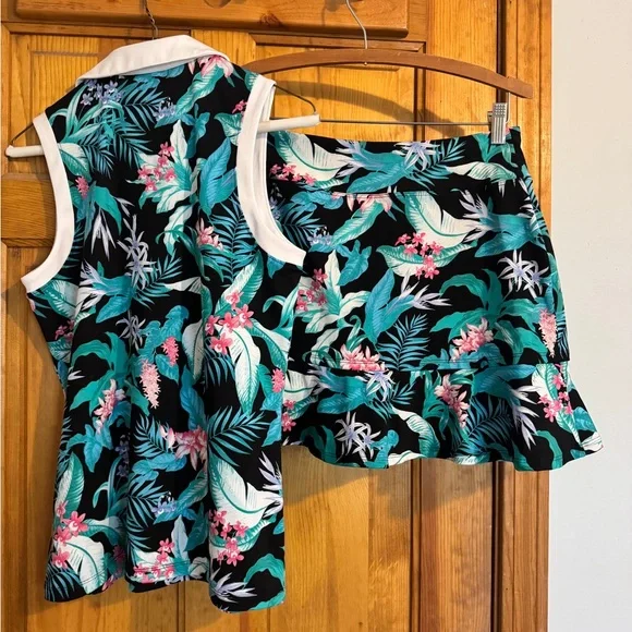 Tommy Bahama golf skort and sleeveless top size medium - Picture 2 of 6